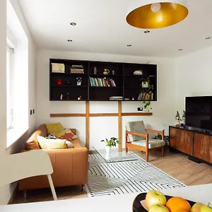  Apartment Large Two Bedroom Family App - Free Parking